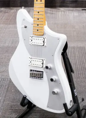 Fender - American Ultra II Meteora, Maple Fingerboard - Avalanche